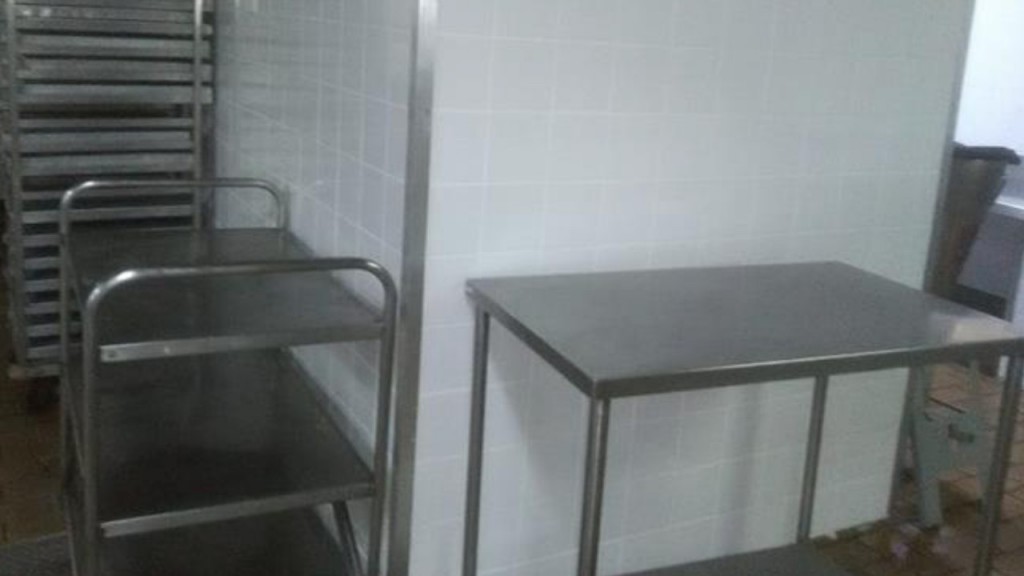 Demolição completa, revestimento de pisos e paredes